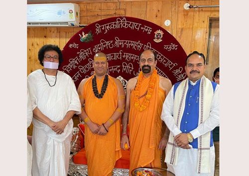 निरंजनी पीठाधीश्वर आचार्य महामंडलेश्वर पूज्य कैलाशानंद गिरि जी, पूज्य आचार्य लोकेश मुनि जी, पूज्य अभय दास जी महाराज एवं आचार्य रामगोपाल दीक्षित जी