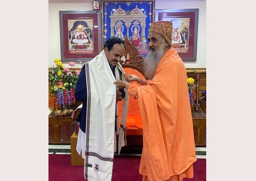 आचार्य रामगोपाल दीक्षित जी एवं जगतगुरु श्री कृष्ण प्रणामी
महाराज जी प्रमुख प्रणामी संप्रदाय